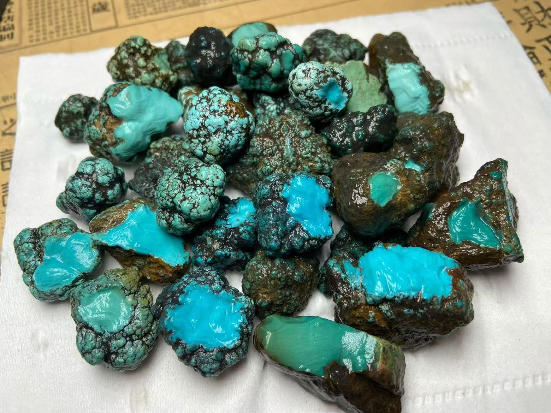 A mixed selection of windowed turquoise rough